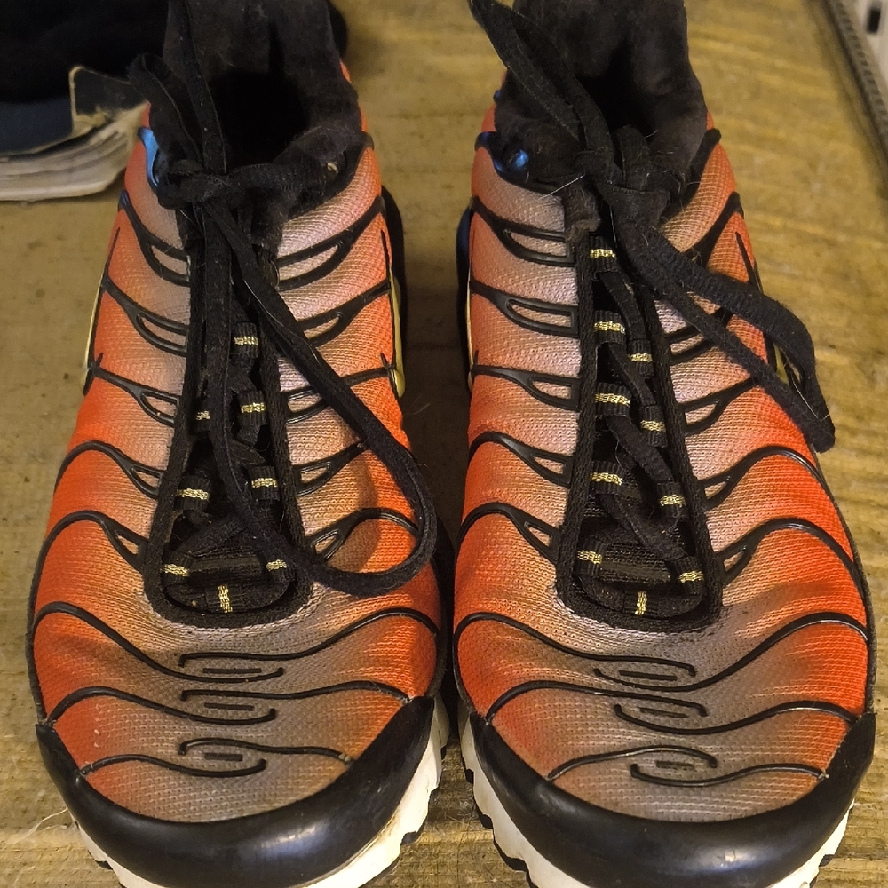 Nike Red and Black Athletic Shoes - Picture 2 of 3